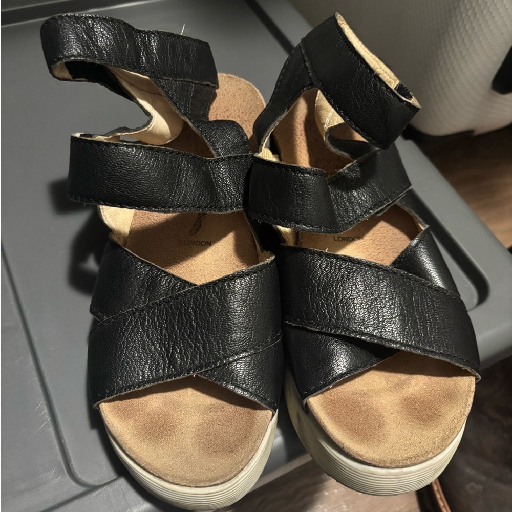 Fly London Black Leather Women's Sandals